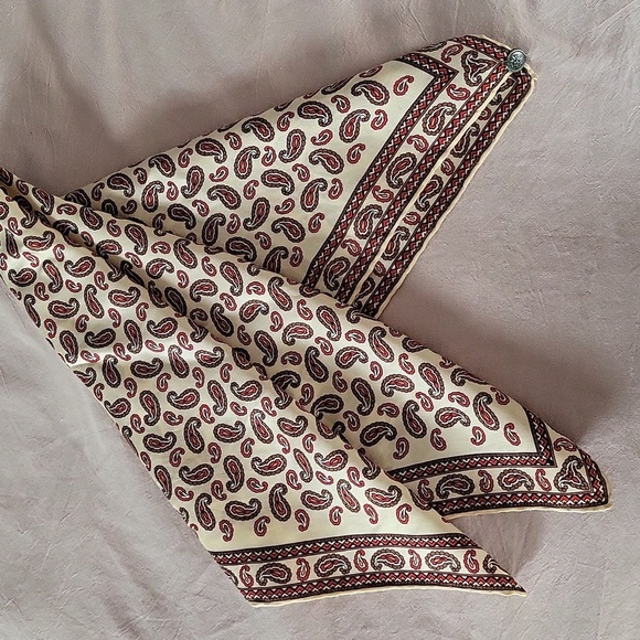 Floral and Patterned Scarves Set Five Pieces. - Picture 8 of 11